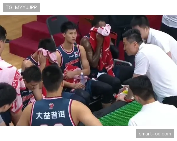 篮球比赛中非法挡拆规则如何界定裁判吹罚尺度深度解读